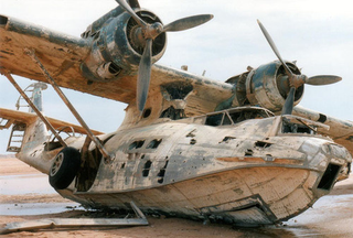 Illustration for article titled Abandoned Seaplane At Critical Intersection Of Planelopnik, Crash Week